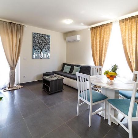Apartments Leondori Крк Экстерьер фото