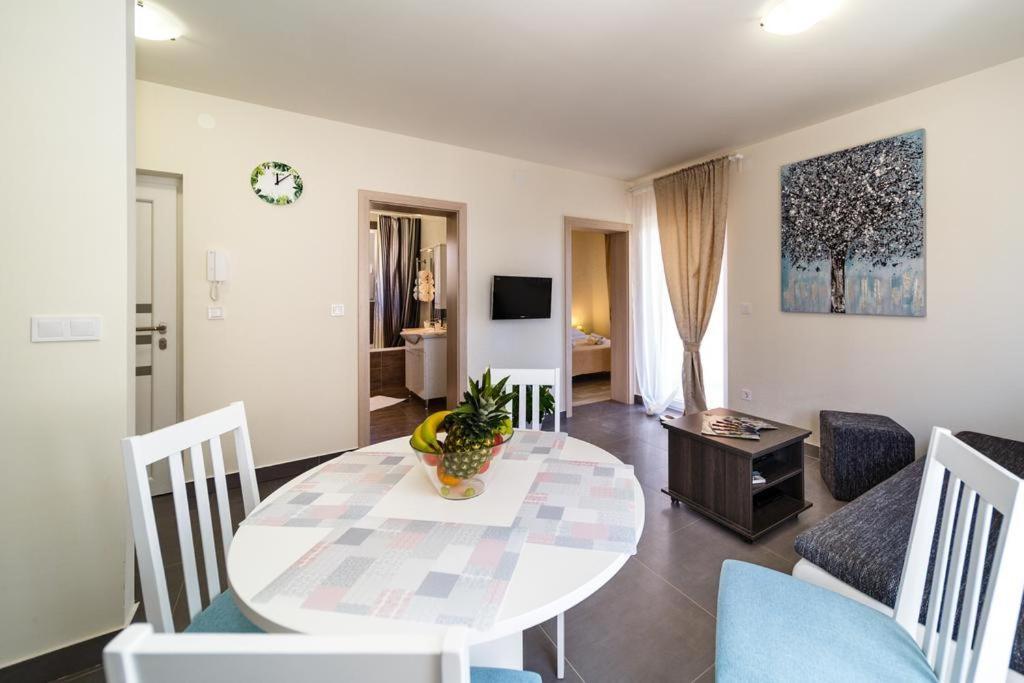 Apartments Leondori Крк Экстерьер фото