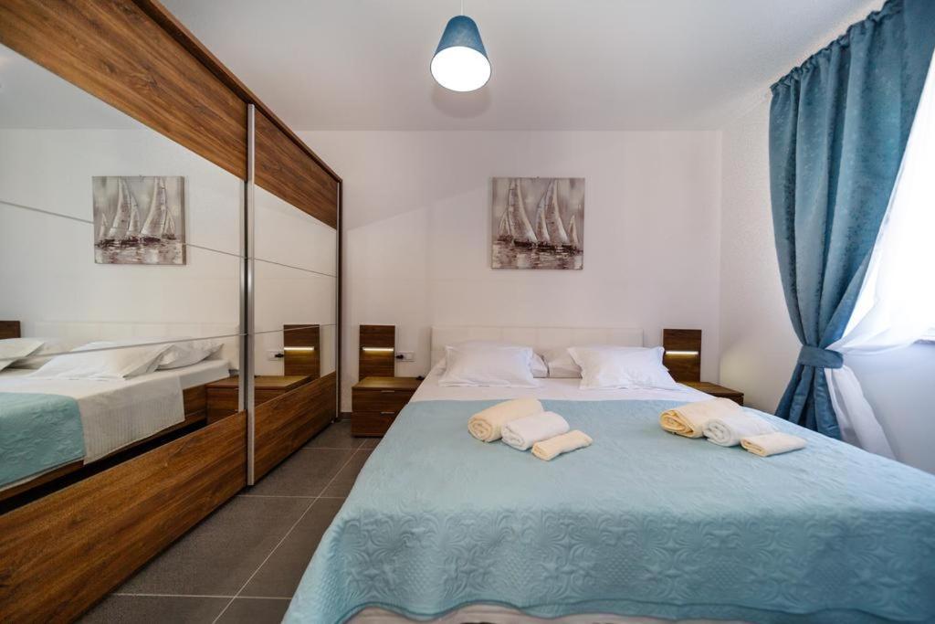 Apartments Leondori Крк Экстерьер фото