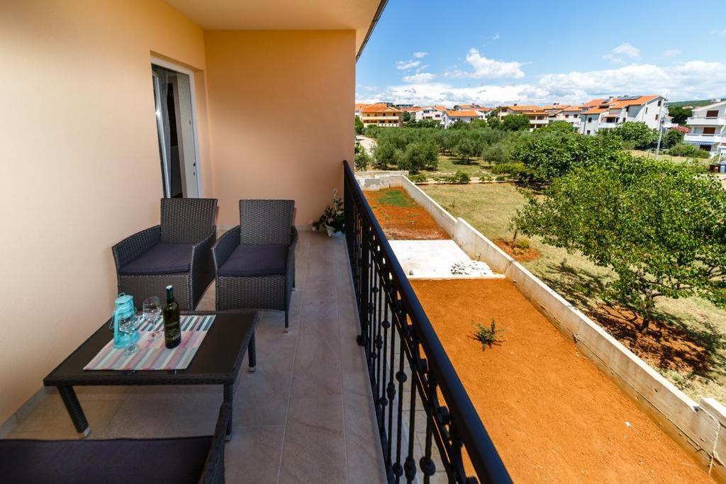 Apartments Leondori Крк Экстерьер фото