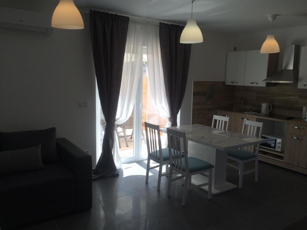 Apartments Leondori Крк Экстерьер фото