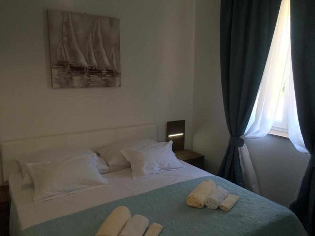 Apartments Leondori Крк Экстерьер фото