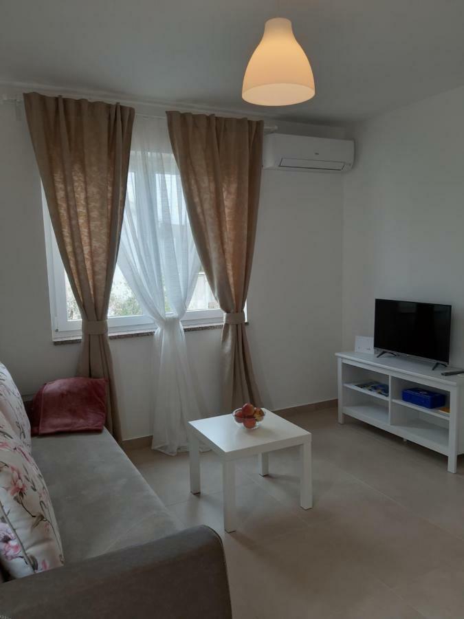 Apartments Leondori Крк Экстерьер фото