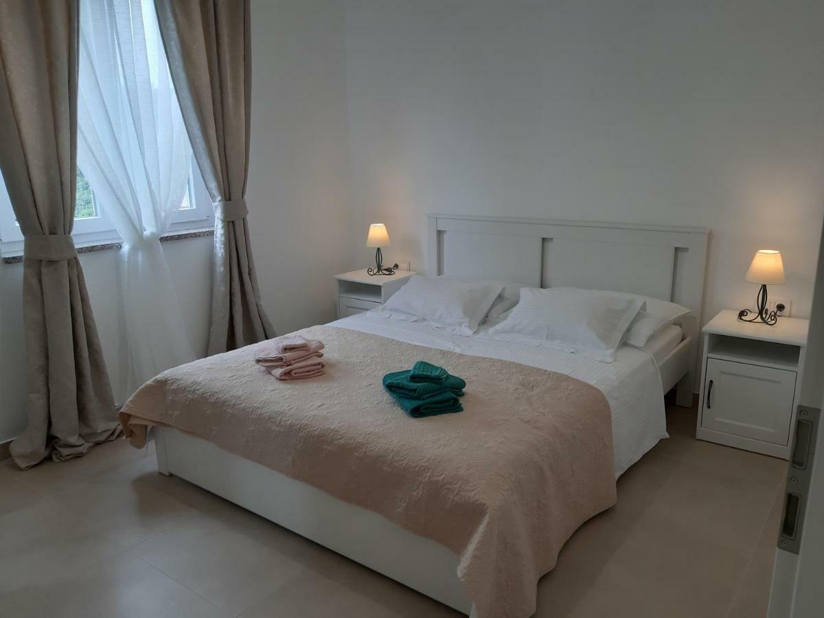 Apartments Leondori Крк Экстерьер фото