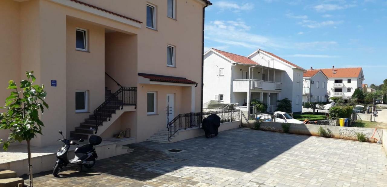 Apartments Leondori Крк Экстерьер фото