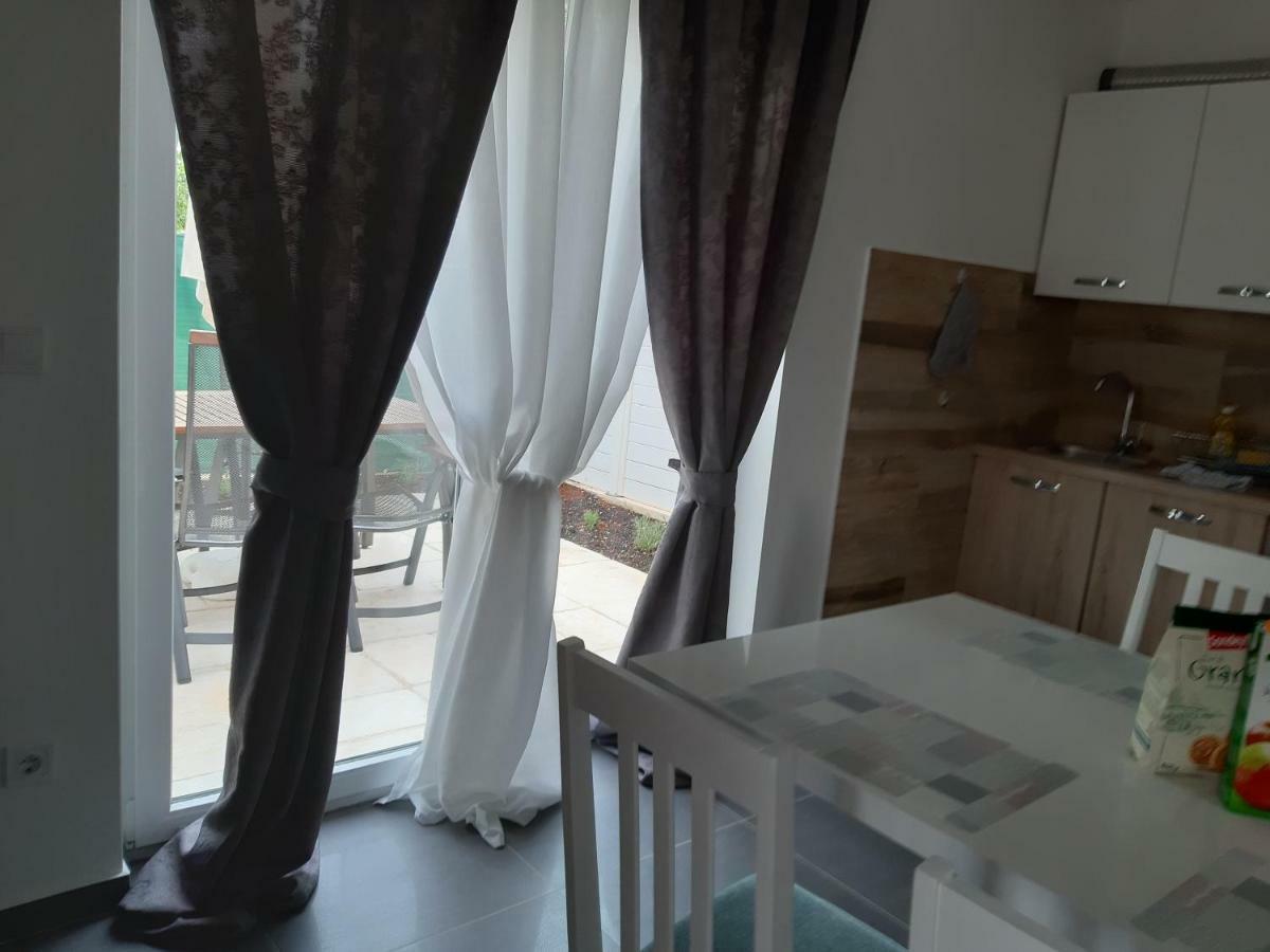 Apartments Leondori Крк Экстерьер фото