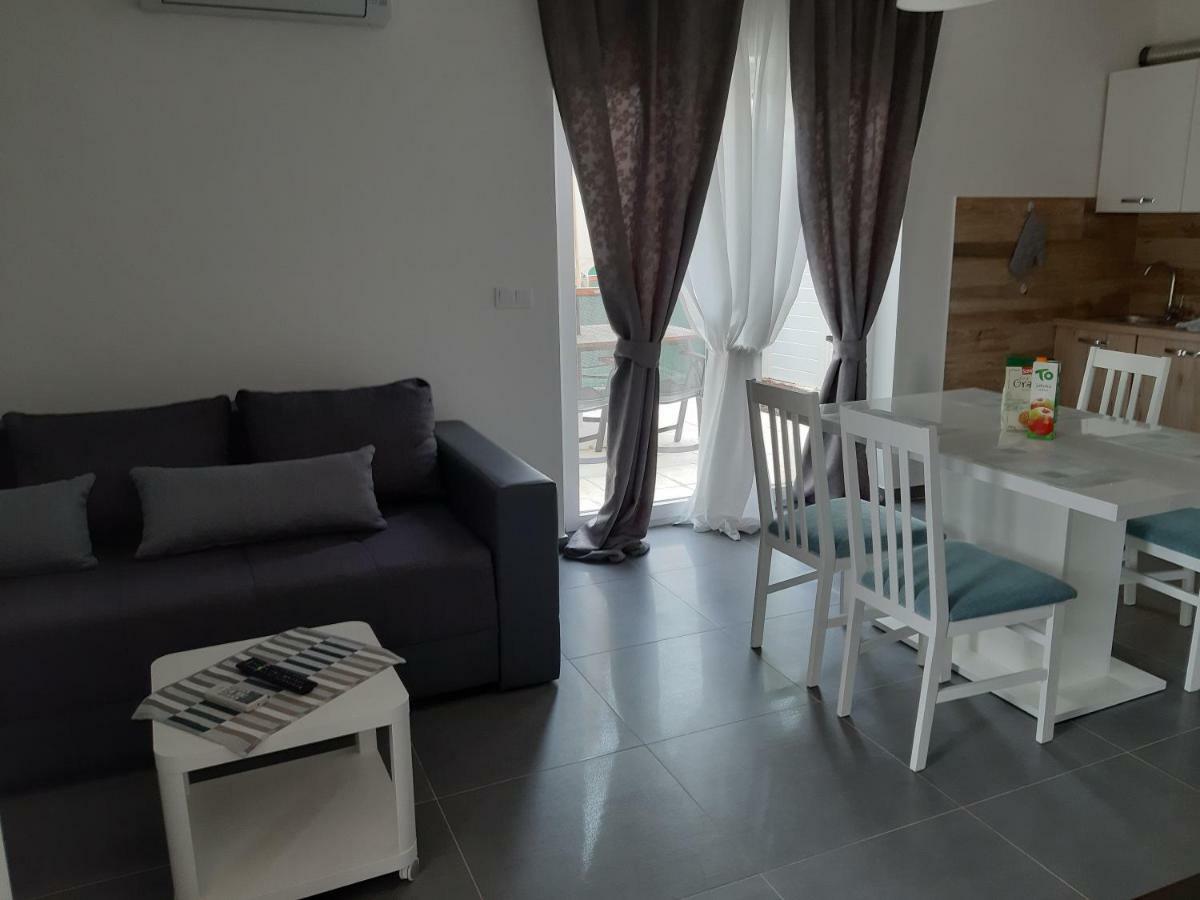 Apartments Leondori Крк Экстерьер фото