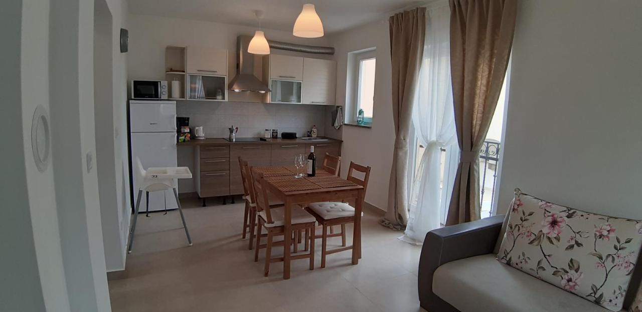 Apartments Leondori Крк Экстерьер фото