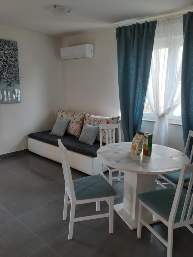 Apartments Leondori Крк Экстерьер фото