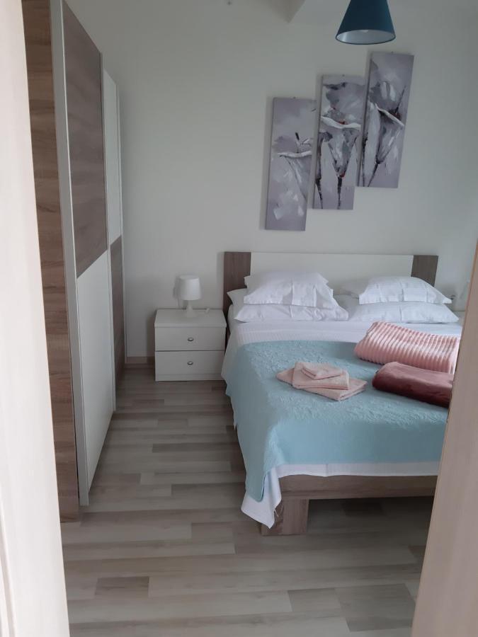 Apartments Leondori Крк Экстерьер фото
