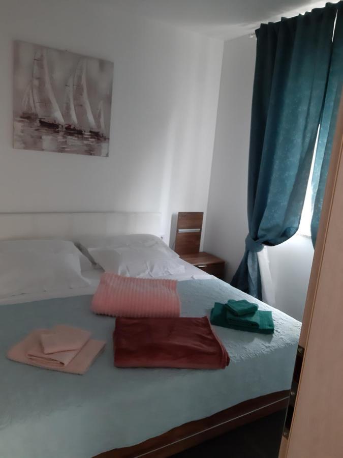 Apartments Leondori Крк Экстерьер фото