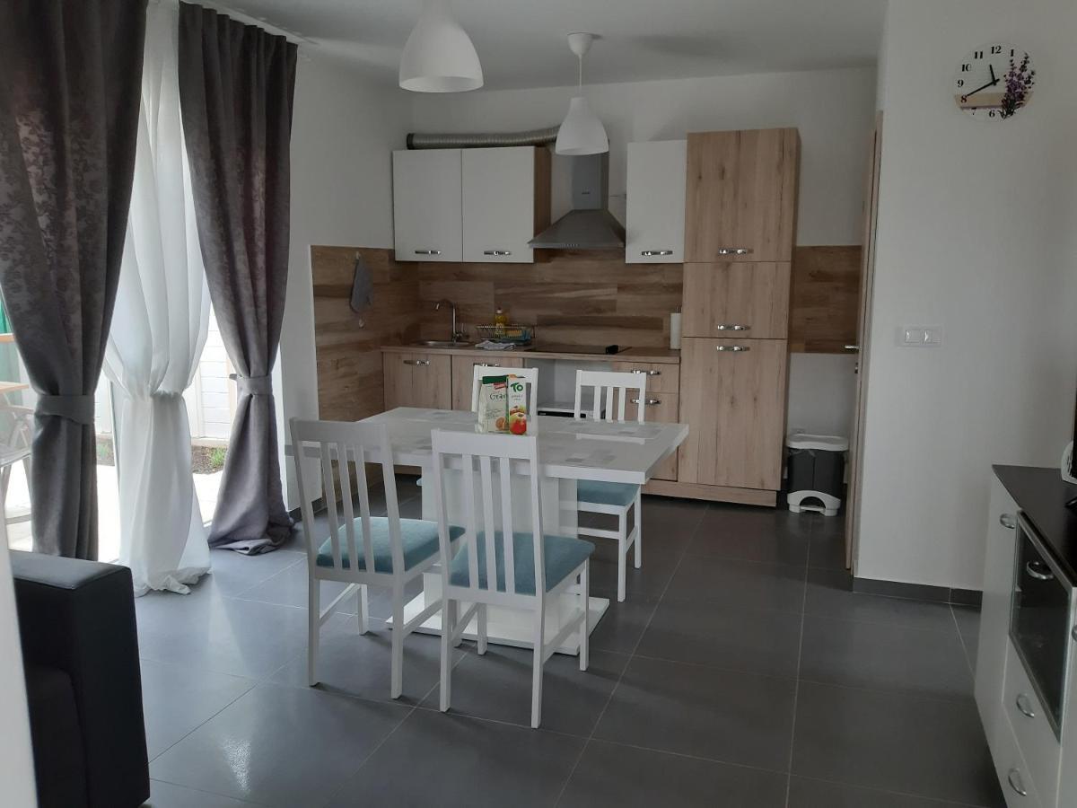 Apartments Leondori Крк Экстерьер фото